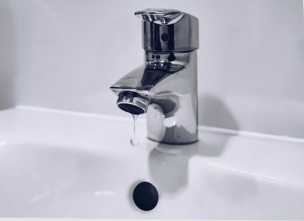Économiser l’eau à la maison avec un aérateur de robinet