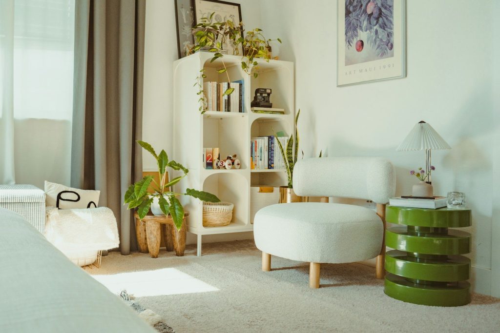 Astuces rangement pour petits espaces — meubles multifonctions