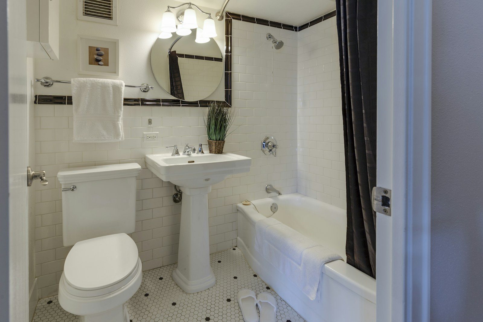 Illustration : Astuces pour organiser rapidement une petite salle de bain