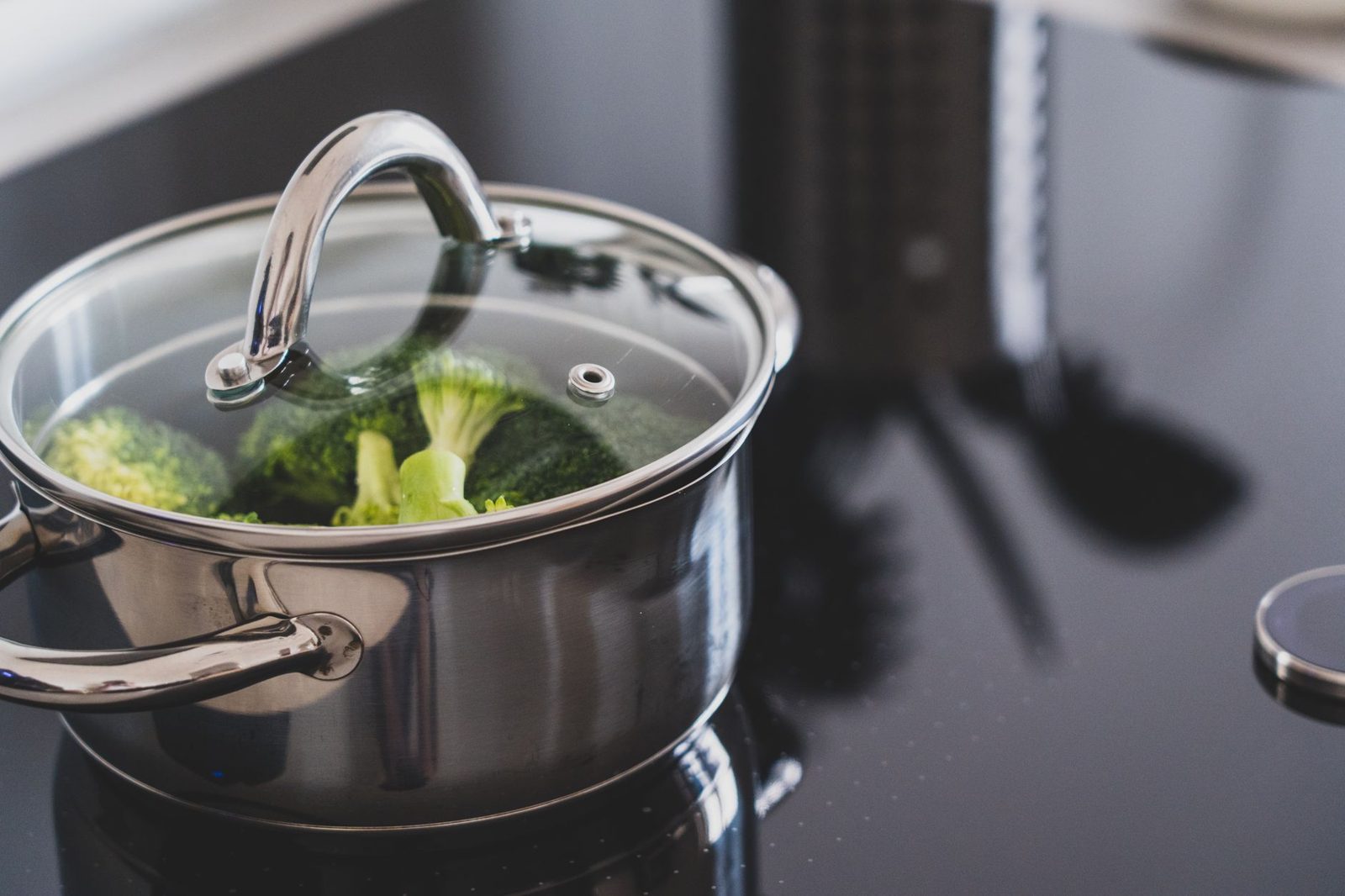 Illustration : Induction vs gaz : lequel coûte le moins pour cuisiner