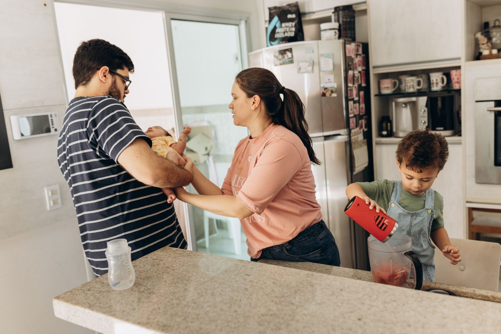 Illustration : Le gouvernement renforce les aides aux familles en 2023