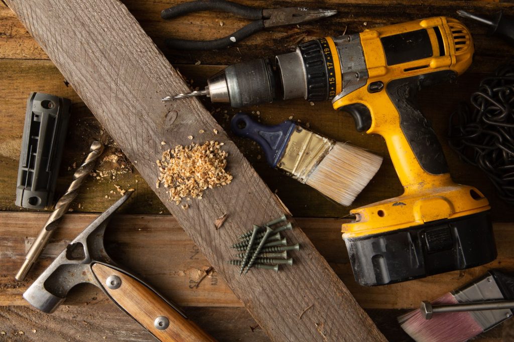 Les outils de bricolage essentiels pour les débutants