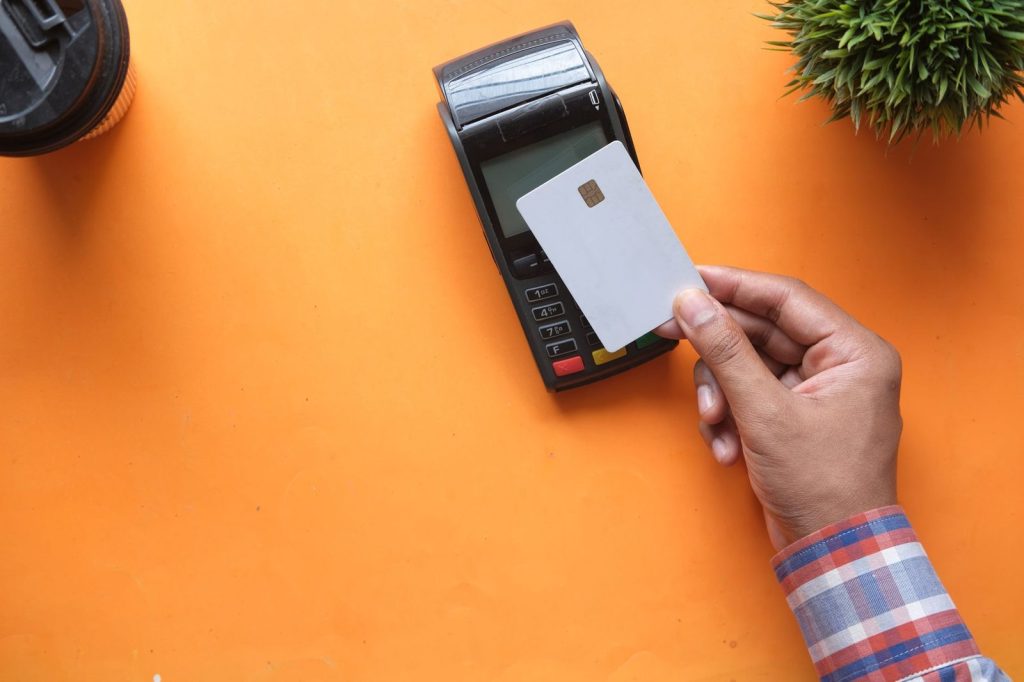 Quelle carte bancaire sans frais pour petit budget ? Comparatif