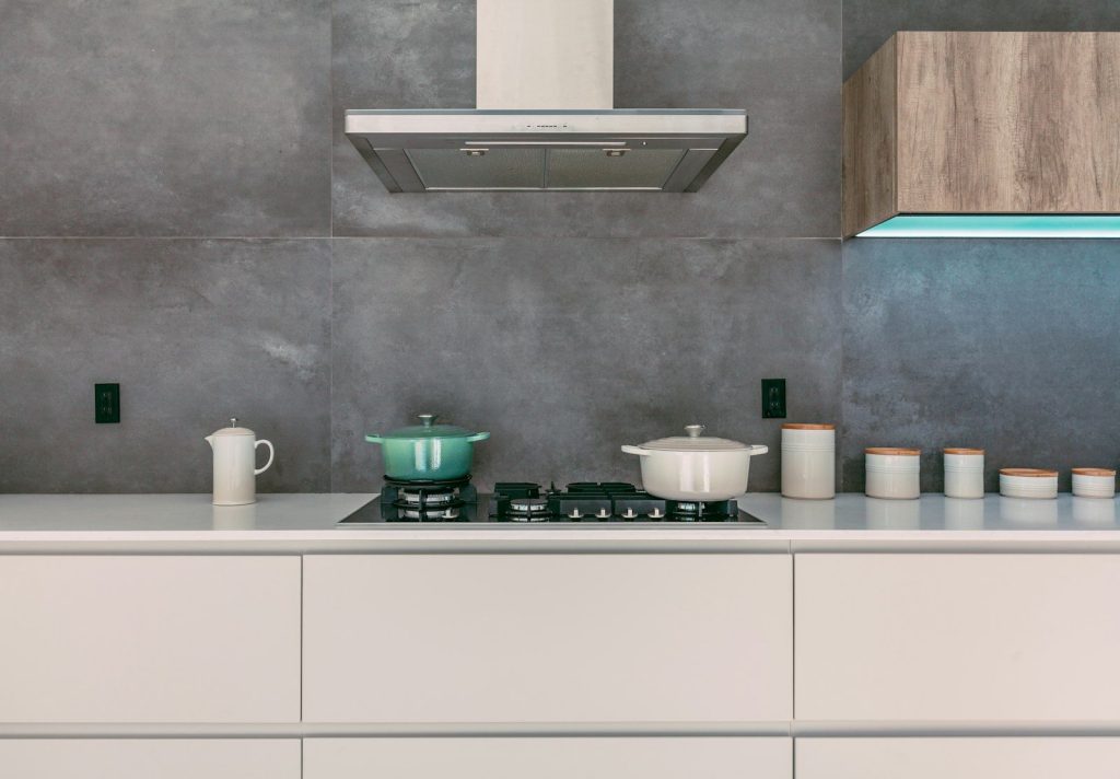 Comparatif hottes Bosch vs IKEA : performance et bruit