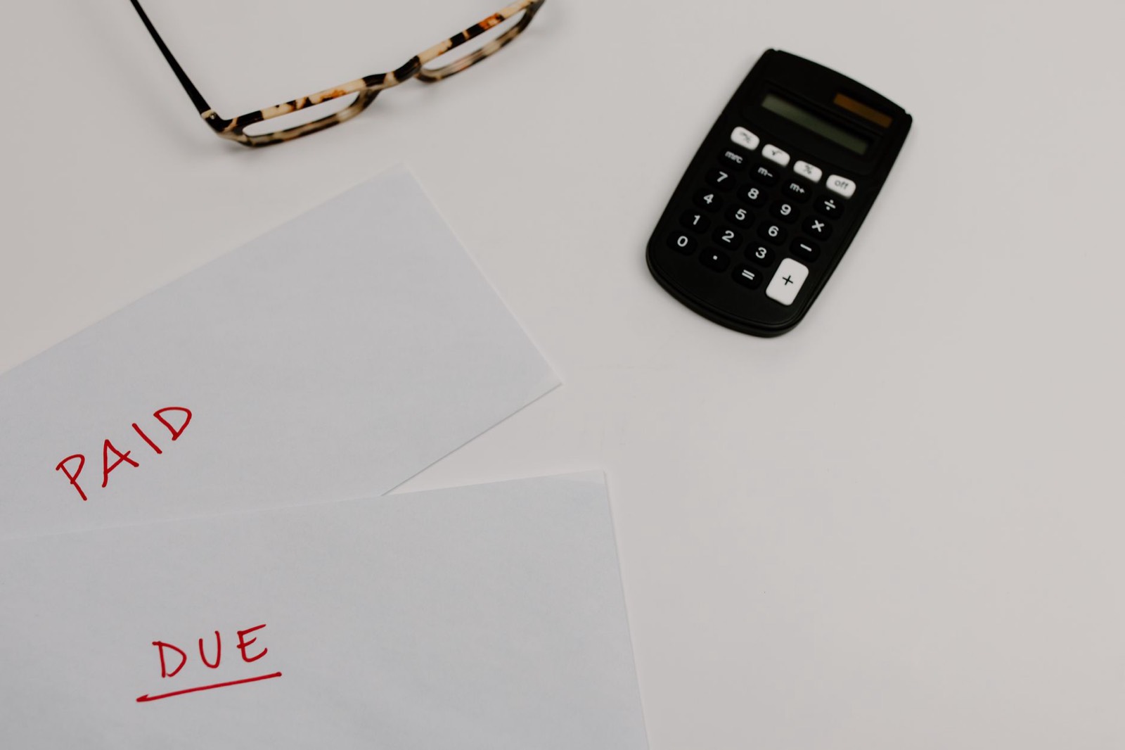 Carnet de budget et calculatrice pour chiffrer les travaux d'une maison d'hôtes